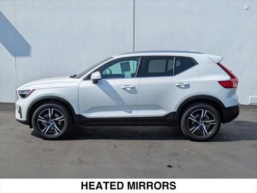 2025 Volvo XC40 B5 Core Bright Theme