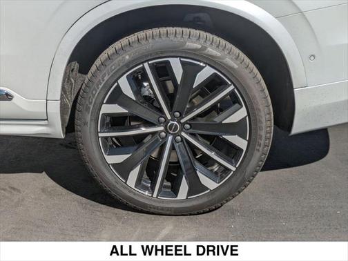 2025 Volvo XC90 Plug-In Hybrid T8 Plus 6-Seater