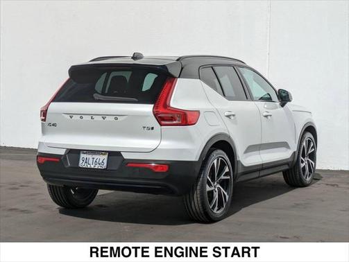 2022 Volvo XC40 T5 R-Design
