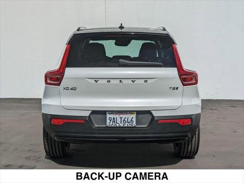 2022 Volvo XC40 T5 R-Design