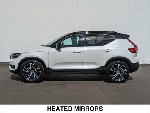 2022 Volvo XC40 T5 R-Design