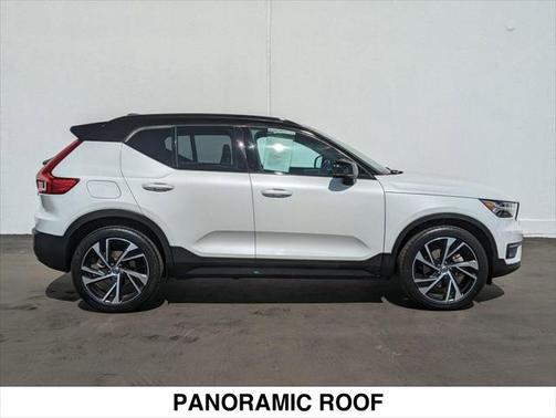 2022 Volvo XC40 T5 R-Design
