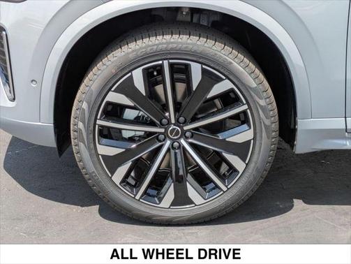 2025 Volvo XC90 B6 Ultra