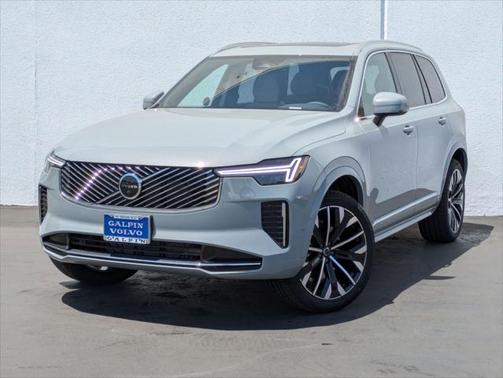2025 Volvo XC90 B5 Plus 7-Seater