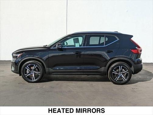 2025 Volvo XC40 B5 Core Bright Theme