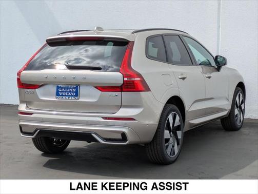 2025 Volvo XC60 Plug-In Hybrid T8 Plus