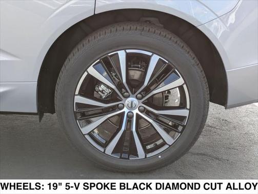 2025 Volvo XC60 B5 Plus
