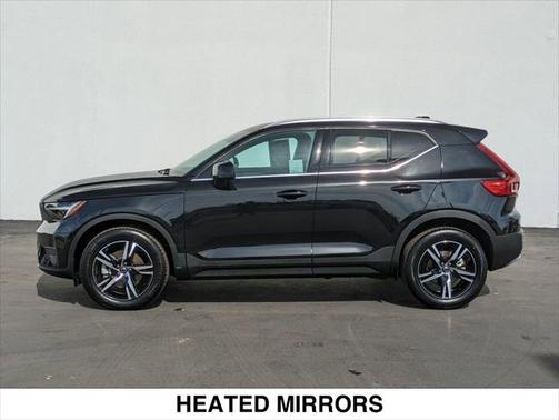 2025 Volvo XC40 B5 Core Bright Theme