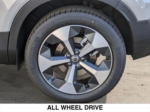 2025 Volvo XC40 B5 Core Bright Theme