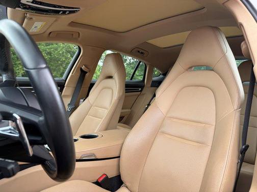 2023 Porsche Panamera Platinum Edition
