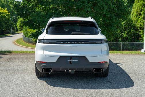 Carrara White Metallic 2024 Porsche Cayenne Cayenne