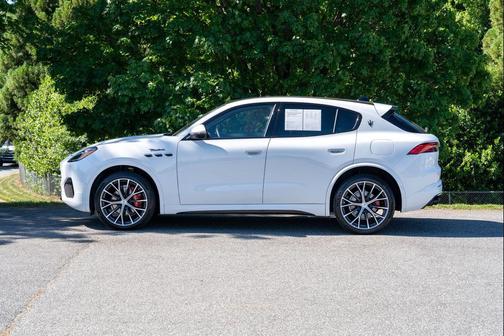 Bianco 2023 Maserati Grecale Modena