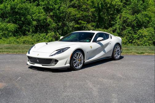 Bianco Avus 2019 Ferrari 812 Superfast Base