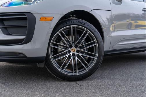 2026 Porsche Macan Base