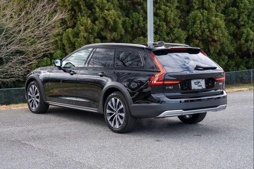 2023 Volvo V90 Cross Country B6 Plus