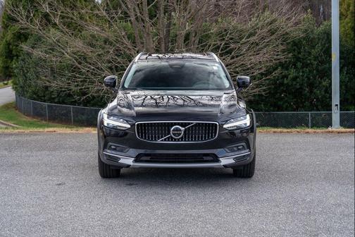 2023 Volvo V90 Cross Country B6 Plus