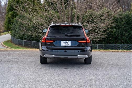 2023 Volvo V90 Cross Country B6 Plus