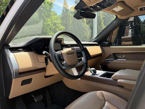 2024 Land Rover Range Rover P530 SE