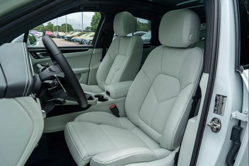 2025 Porsche Macan S