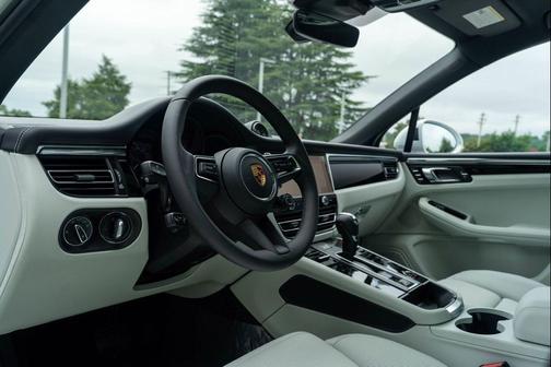 2025 Porsche Macan S