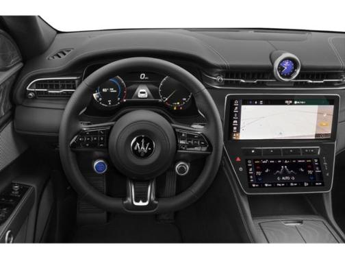 Bianco Astro Metallic 2026 Maserati Grecale Modena