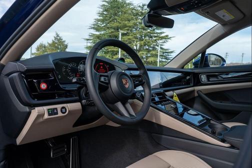 2026 Porsche Panamera 4