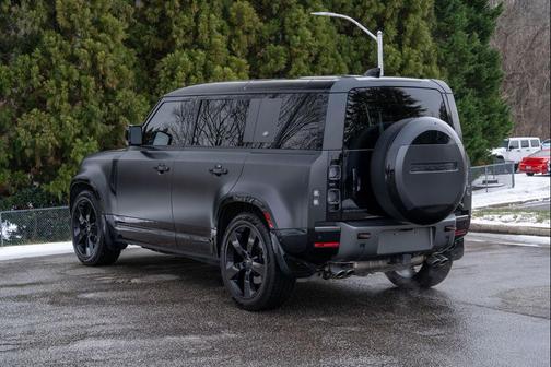 2023 Land Rover Defender 110 V8