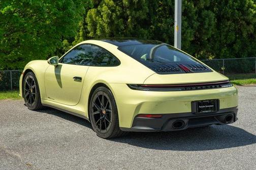 2025 Porsche 911 Carrera