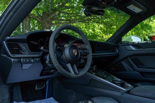 2025 Porsche 911 Carrera