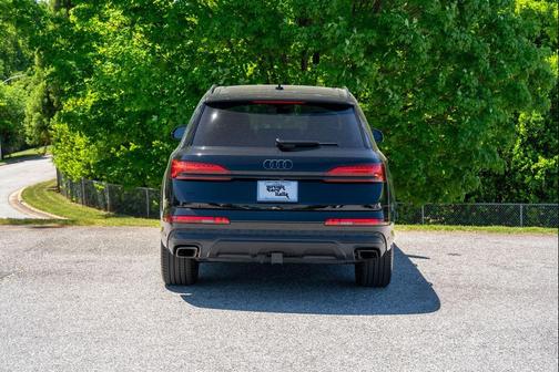 Mythos Black Metallic 2025 Audi Q7 45 Premium Plus