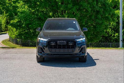 Mythos Black Metallic 2025 Audi Q7 45 Premium Plus