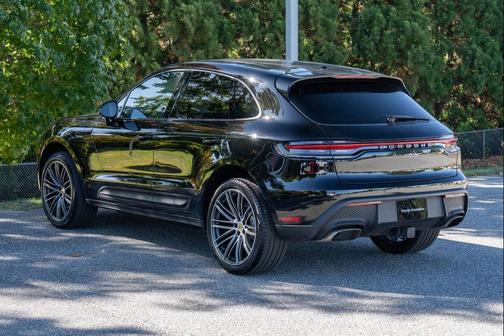 2025 Porsche Macan Base