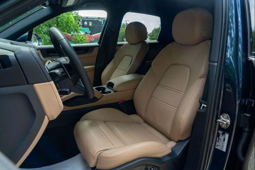 2025 Porsche Cayenne Base
