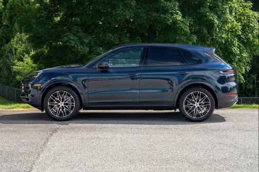 2025 Porsche Cayenne Base