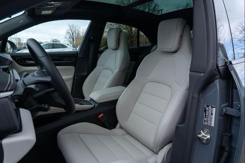 2025 Porsche Macan 4S