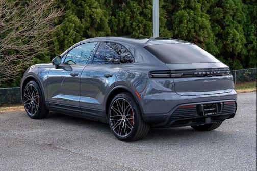 2025 Porsche Macan 4S
