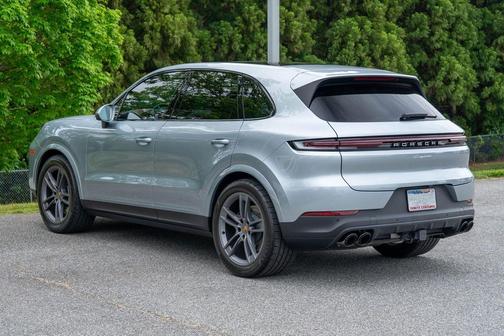 Dolomite 2024 Porsche Cayenne Cayenne