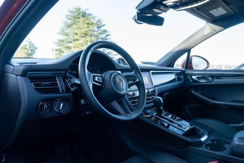 2022 Porsche Macan Base