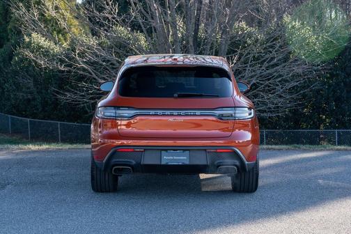 2022 Porsche Macan Base