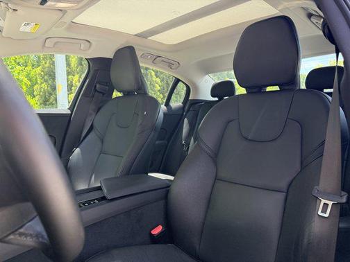 2024 Volvo S60 B5 Core Dark Theme