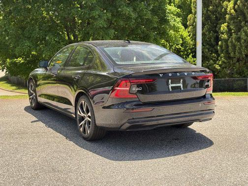 2024 Volvo S60 B5 Core Dark Theme