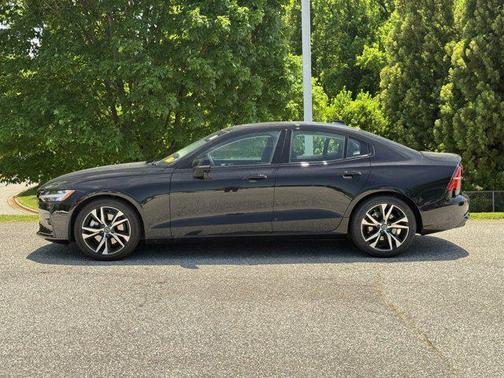 2024 Volvo S60 B5 Core Dark Theme