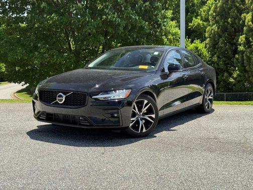2024 Volvo S60 B5 Core Dark Theme