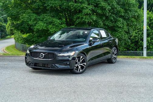 2024 Volvo S60 B5 Core Dark Theme