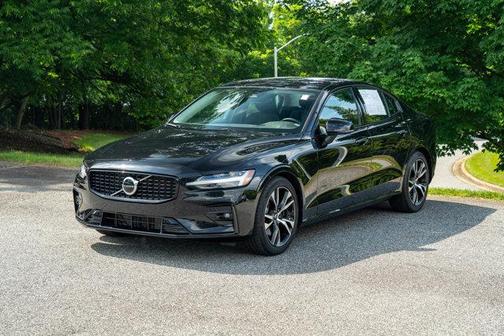 2024 Volvo S60 B5 Core Dark Theme