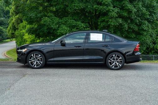 2024 Volvo S60 B5 Core Dark Theme