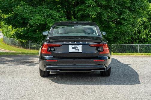2024 Volvo S60 B5 Core Dark Theme