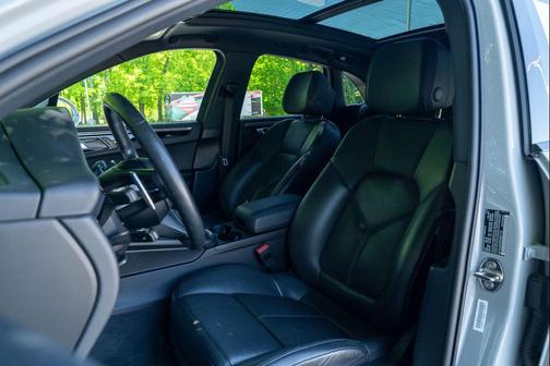 Chalk 2023 Porsche Macan Macan
