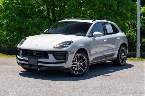 Chalk 2023 Porsche Macan Macan