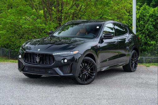 Nero Assoluto Metallic 2024 Maserati Levante Trofeo V8 Ultima